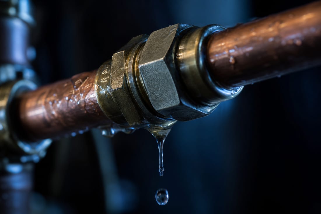 Exemple : raccord de canalisation avec suintement